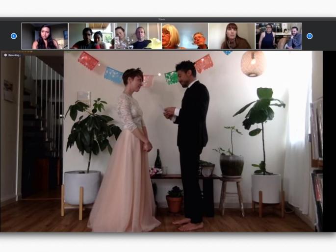 Due to Corona, there is a trend for online marriage in the world! | जगभरातले प्रेमवीर करताहेत ऑनलाइन लग्न! Due to Corona, there is a trend for online marriage in the world! | जगभरातले प्रेमवीर करताहेत ऑनलाइन लग्न!
