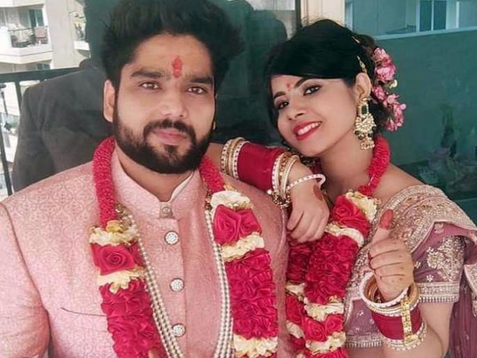 online marriage of mandi pratibha thakur and up mohit chauhan due to corona crisis | एका लग्नाची गोष्ट! फ्लॅटमध्ये सात फेरे; भटजींचे ऑनलाईन मंत्रोच्चार; नातेवाईकांकडून डिजिटल आशीर्वाद