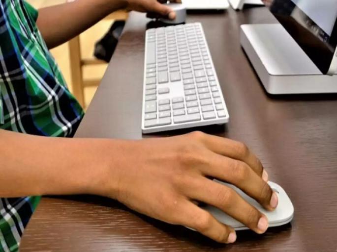 The eighth grader ran away from home saying I don't understand anything in the online class surat gurat | 'ऑनलाईन वर्गात काहीच समजत नाही,' असं लिहून घरातून पळाला आठवीचा विद्यार्थी The eighth grader ran away from home saying I don't understand anything in the online class surat gurat | 'ऑनलाईन वर्गात काहीच समजत नाही,' असं लिहून घरातून पळाला आठवीचा विद्यार्थी