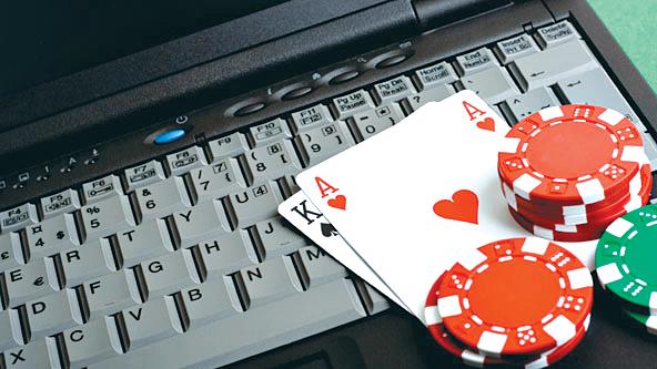 Raid on online gambling dent in Nagpur: 10.87 lakh worth of money seized | नागपुरात आॅनलाईन जुगार अड्ड्यावर छापा : १०.८७ लाखांचा मुद्देमाल जप्त Raid on online gambling dent in Nagpur: 10.87 lakh worth of money seized | नागपुरात आॅनलाईन जुगार अड्ड्यावर छापा : १०.८७ लाखांचा मुद्देमाल जप्त