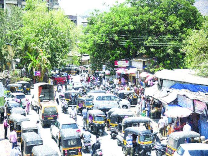 Markets in Panvel are crowded; Rush for shopping; Ignore the action | पनवेलमधील बाजारपेठा गजबजल्या; खरेदीसाठी झुंबड; कारवाईकडे दुर्लक्ष Markets in Panvel are crowded; Rush for shopping; Ignore the action | पनवेलमधील बाजारपेठा गजबजल्या; खरेदीसाठी झुंबड; कारवाईकडे दुर्लक्ष