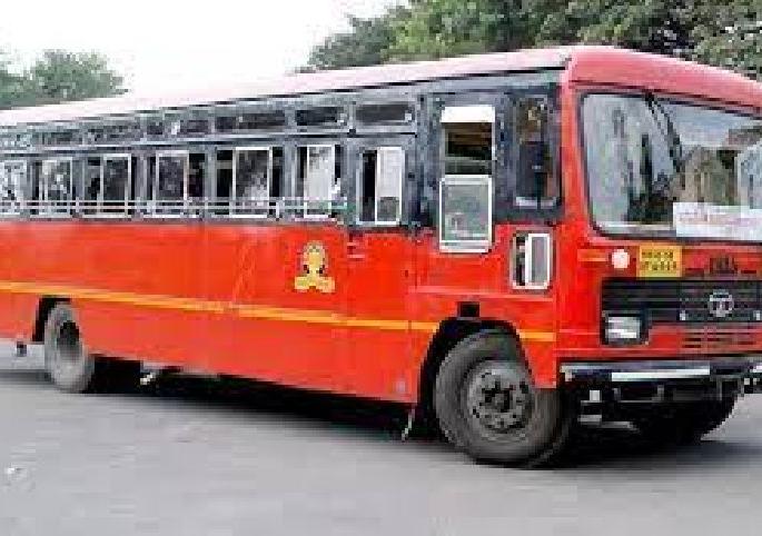 ST ran out of diesel, students stuck at home | एसटीचे डिझेल संपले, विद्यार्थी घरीच अडकले ST ran out of diesel, students stuck at home | एसटीचे डिझेल संपले, विद्यार्थी घरीच अडकले