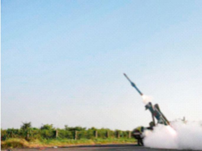 Test of a surface-to-air missile | जमिनीवरुन हवेत मारा करणाऱ्या क्षेपणास्त्राची चाचणी Test of a surface-to-air missile | जमिनीवरुन हवेत मारा करणाऱ्या क्षेपणास्त्राची चाचणी