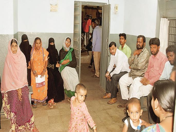 Half a city falls ill due to climate change | वातावरण बदलामुळे अर्धे शहर पडले आजारी Half a city falls ill due to climate change | वातावरण बदलामुळे अर्धे शहर पडले आजारी