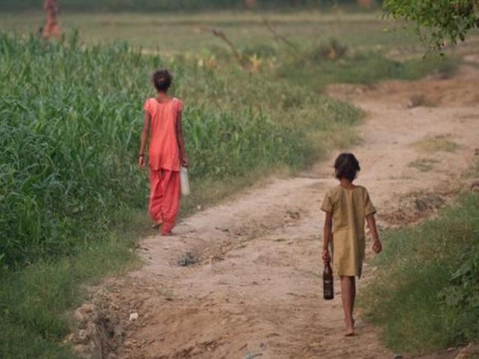 toilet building scheme under swachh bharat campaign not get expected success | स्वच्छतेचे पुढे पाठ मागे सपाट toilet building scheme under swachh bharat campaign not get expected success | स्वच्छतेचे पुढे पाठ मागे सपाट