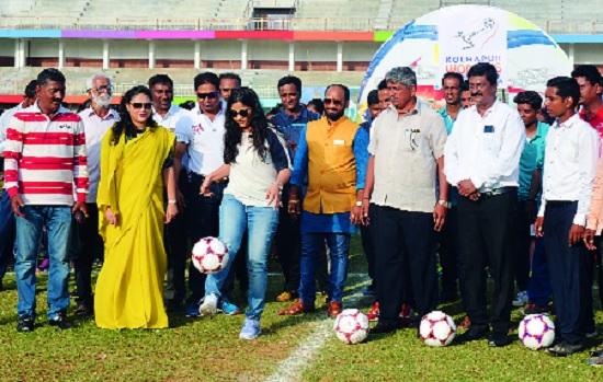  Maharashtra's Queen's Opening Tournament: Kolhapur Women's League Football Tournament | ‘महाराष्ट्र क्वीन’ची विजयी सलामी : कोल्हापूर वूमेन्स लीग फुटबॉल स्पर्धा