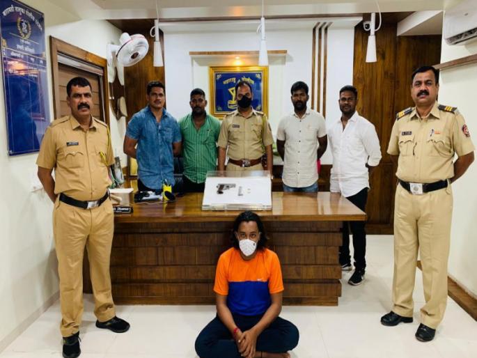 Accused was arrested with fake pistol of murder case in the combing operation by Baramati police | बारामती पोलिसांचं 'कॉम्बिंग ऑपरेशन';खुनाच्या गुन्हयातील आरोपीला बनावट पिस्तूलसह अटक Accused was arrested with fake pistol of murder case in the combing operation by Baramati police | बारामती पोलिसांचं 'कॉम्बिंग ऑपरेशन';खुनाच्या गुन्हयातील आरोपीला बनावट पिस्तूलसह अटक