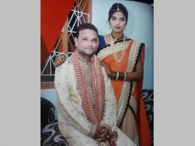 woman sets herself on fire after a fight with husband, both died | घरगुती वादातून पेटवून घेतल्याने पती-पत्नीचा मृत्यू; तीन वर्षीय चिमुकला अनाथ woman sets herself on fire after a fight with husband, both died | घरगुती वादातून पेटवून घेतल्याने पती-पत्नीचा मृत्यू; तीन वर्षीय चिमुकला अनाथ