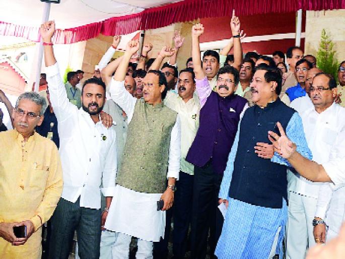 Shivaji Maharaj's statue reduced by 25 feet | 'शिवाजी महाराजांच्या पुतळ्याची उंची २५ फुटाने कमी केली' Shivaji Maharaj's statue reduced by 25 feet | 'शिवाजी महाराजांच्या पुतळ्याची उंची २५ फुटाने कमी केली'