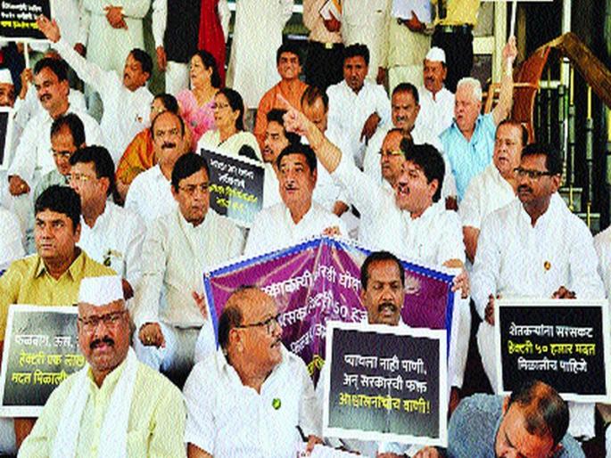 Cheap alcohol, expensive oil! Opponent aggressive; Sitting on the steps | वाह रे फडणवीस तेरा खेल; सस्ती दारू, महंगा तेल! विरोधक आक्रमक; पायऱ्यांवर बसून घोषणा Cheap alcohol, expensive oil! Opponent aggressive; Sitting on the steps | वाह रे फडणवीस तेरा खेल; सस्ती दारू, महंगा तेल! विरोधक आक्रमक; पायऱ्यांवर बसून घोषणा