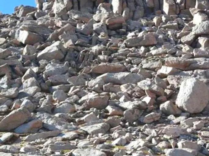 optical illusion spot hidden sheep in this photo puzzle only 1 percent genius can solve the riddle | Optical Illusion: डोंगरामध्ये लपली आहे एक मेंढी; पाहा तुम्हाला १० सेकंदात शोधता येते का? optical illusion spot hidden sheep in this photo puzzle only 1 percent genius can solve the riddle | Optical Illusion: डोंगरामध्ये लपली आहे एक मेंढी; पाहा तुम्हाला १० सेकंदात शोधता येते का?