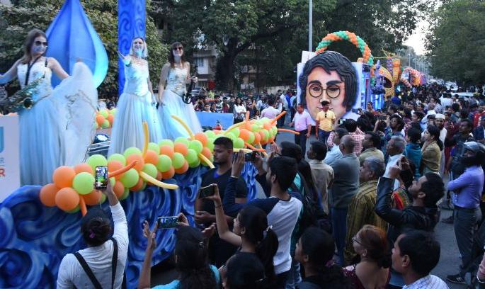 World Orange Festival: Nagpurian Experienced The Carnival's Blaze | वर्ल्ड ऑरेंज फेस्टिव्हल : नागपूरकरांनी अनुभवला कार्निव्हलचा झगमगाट World Orange Festival: Nagpurian Experienced The Carnival's Blaze | वर्ल्ड ऑरेंज फेस्टिव्हल : नागपूरकरांनी अनुभवला कार्निव्हलचा झगमगाट
