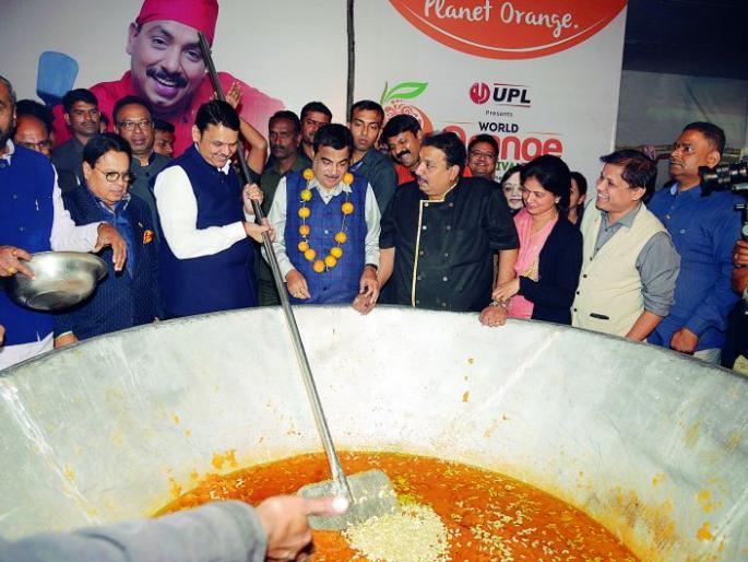World Orange Festival: Delicious orange movement enhances sweetness | वर्ल्ड ऑरेंज फेस्टिव्हल : स्वादिष्ट संत्र्याच्या हलव्याने वाढविला गोडवा  World Orange Festival: Delicious orange movement enhances sweetness | वर्ल्ड ऑरेंज फेस्टिव्हल : स्वादिष्ट संत्र्याच्या हलव्याने वाढविला गोडवा