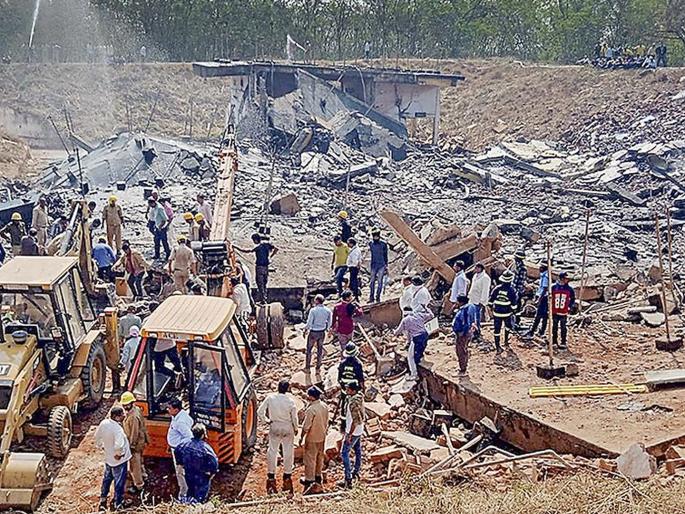 So, Bhandara would have been destroyed...; The strong building of the Ordnance Factory collapsed but RDX was not affected | तर, भंडारा बेचिराख झाले असते...; ऑर्डनस फॅक्टरीची मजबूत इमारत कोसळली पण आरडीएक्सला धक्का नाही