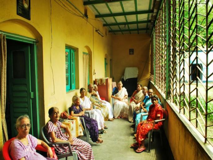 Growing numbers of old age homes are worrisome: Sharda Munde | वृद्धाश्रमांची वाढती संख्या चिंताजनक : शारदा मुंडे Growing numbers of old age homes are worrisome: Sharda Munde | वृद्धाश्रमांची वाढती संख्या चिंताजनक : शारदा मुंडे