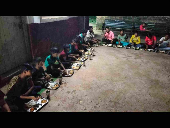 A feast for the children of the orphanage in the joy of Ganesh Festival | गणपती बाप्पाच्या आनंदात अनाथ आश्रमातील मुलांना मेजवानी A feast for the children of the orphanage in the joy of Ganesh Festival | गणपती बाप्पाच्या आनंदात अनाथ आश्रमातील मुलांना मेजवानी