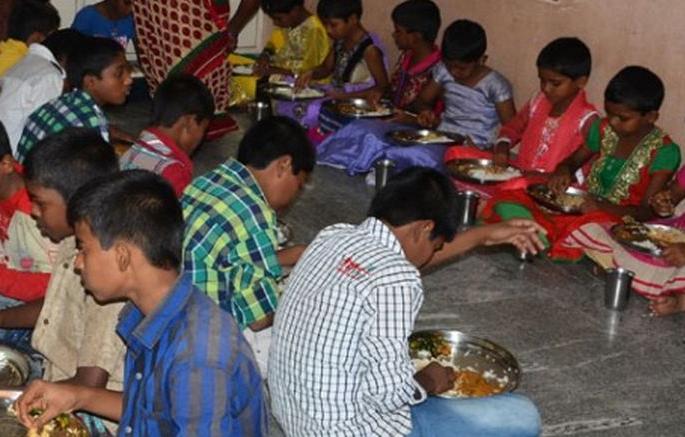 Helping hand to orphans, kindergartens! | अनाथालय, बालगृहांना हवा दातृत्वाच्या मदतीचा हात! Helping hand to orphans, kindergartens! | अनाथालय, बालगृहांना हवा दातृत्वाच्या मदतीचा हात!