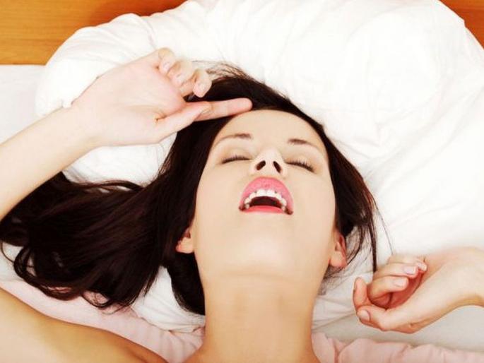 Four simple steps to achieve best orgasm | लैंगिक जीवन : 'या' टिप्सने मिळवा कधीही न मिळालेला परमोच्च आनंद! Four simple steps to achieve best orgasm | लैंगिक जीवन : 'या' टिप्सने मिळवा कधीही न मिळालेला परमोच्च आनंद!