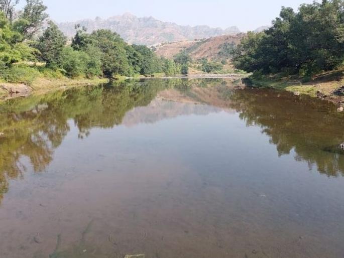 Reflection of Prosperity in Aquaculture of 'Katri'; Water blocked in the river bed of hundred meters | ‘कात्री’च्या जलसंवर्धनात समृद्धीचे प्रतिबिंब; शंभर मीटरच्या नदीपात्रात अडवले पाणी Reflection of Prosperity in Aquaculture of 'Katri'; Water blocked in the river bed of hundred meters | ‘कात्री’च्या जलसंवर्धनात समृद्धीचे प्रतिबिंब; शंभर मीटरच्या नदीपात्रात अडवले पाणी