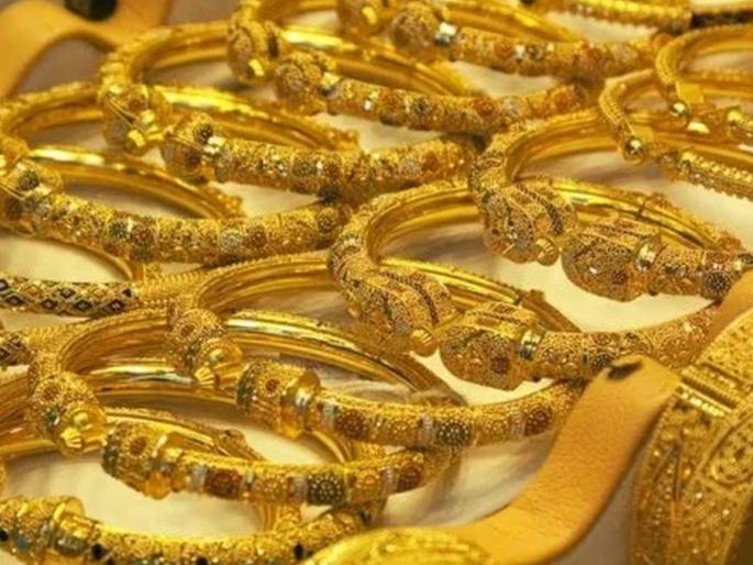 in mumbai two women robbed the goldsmith by pledging fake jewels a case has been registered in the oshiwara police | खोटे दागिने गहाण ठेवून दोघींनी सोनाराला लुटले; ओशिवरा पोलिसात गुन्हा दाखल in mumbai two women robbed the goldsmith by pledging fake jewels a case has been registered in the oshiwara police | खोटे दागिने गहाण ठेवून दोघींनी सोनाराला लुटले; ओशिवरा पोलिसात गुन्हा दाखल