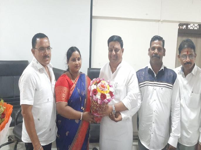 Shiv Sena Shila Rakhade unopposed as Bhiwandi Panchayat Samiti Deputy Chairman | भिवंडी पंचायत समिती उपसभापती पदी शिवसेनेच्या शिला राखाडे बिनविरोध Shiv Sena Shila Rakhade unopposed as Bhiwandi Panchayat Samiti Deputy Chairman | भिवंडी पंचायत समिती उपसभापती पदी शिवसेनेच्या शिला राखाडे बिनविरोध