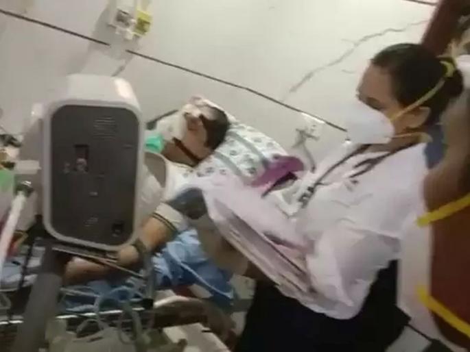 CoronaVirus News : 175 km long green corridor built to save doctor life in madhya pradesh air ambulance-sent to hyderabad | CoronaVirus News : डॉक्टरचा जीव वाचवण्यासाठी १७५ किमी ग्रीन कॉरिडोर; एअर एम्ब्युलन्सनं हैदराबादला पाठवलं