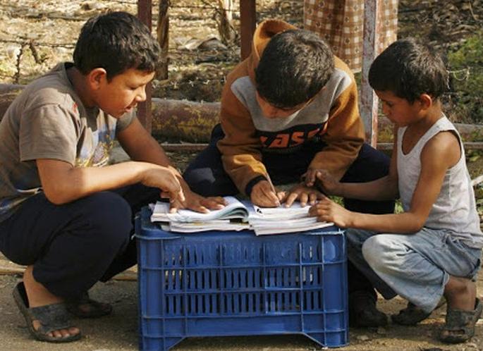 6.25 crore children are out of school in the country | देशात ६.२५ कोटी मुले शाळाबाह्य 6.25 crore children are out of school in the country | देशात ६.२५ कोटी मुले शाळाबाह्य