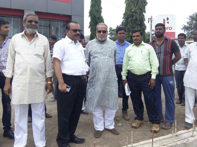 Surveillance by construction department of flyover | उड्डाण पुलाच्या कामाची बांधकाम विभागाकडून पाहणी Surveillance by construction department of flyover | उड्डाण पुलाच्या कामाची बांधकाम विभागाकडून पाहणी