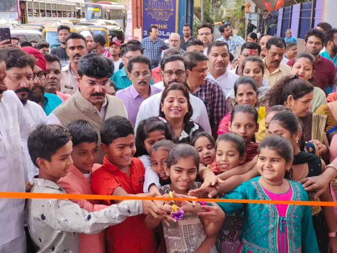 Planetarium Selfie Point Landed for Kids Company in Mankhurd by MP Rahul Shewale | मानखुर्दमध्ये बच्चे कंपनीसाठी अवतरले तारांगण सेल्फी पॉइंट; शालेय विद्यार्थ्यांच्या हस्ते झाले लोकार्पण Planetarium Selfie Point Landed for Kids Company in Mankhurd by MP Rahul Shewale | मानखुर्दमध्ये बच्चे कंपनीसाठी अवतरले तारांगण सेल्फी पॉइंट; शालेय विद्यार्थ्यांच्या हस्ते झाले लोकार्पण