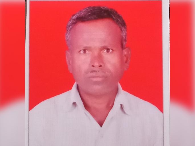 Farmer dies after being shocked by electric wire while returning from farm to village at Solapur | शेतातून गावात परतताना इलेक्ट्रिक वायरचा शॉक बसून शेतकऱ्याचा मृत्यू Farmer dies after being shocked by electric wire while returning from farm to village at Solapur | शेतातून गावात परतताना इलेक्ट्रिक वायरचा शॉक बसून शेतकऱ्याचा मृत्यू