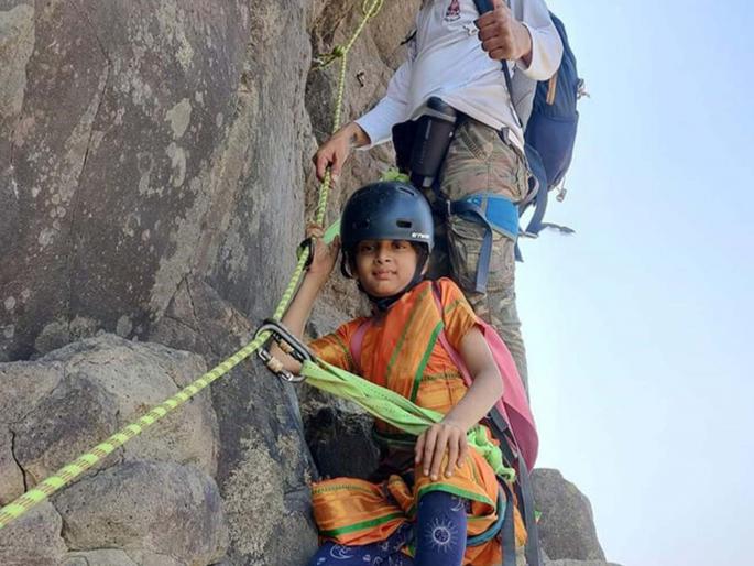 Maharashtra's Hirakni Grihitha sets a new record | महाराष्ट्राची हिरकणी ग्रिहिथाने रचला नवा विक्रम; तैलबैला किल्ला केला सर Maharashtra's Hirakni Grihitha sets a new record | महाराष्ट्राची हिरकणी ग्रिहिथाने रचला नवा विक्रम; तैलबैला किल्ला केला सर