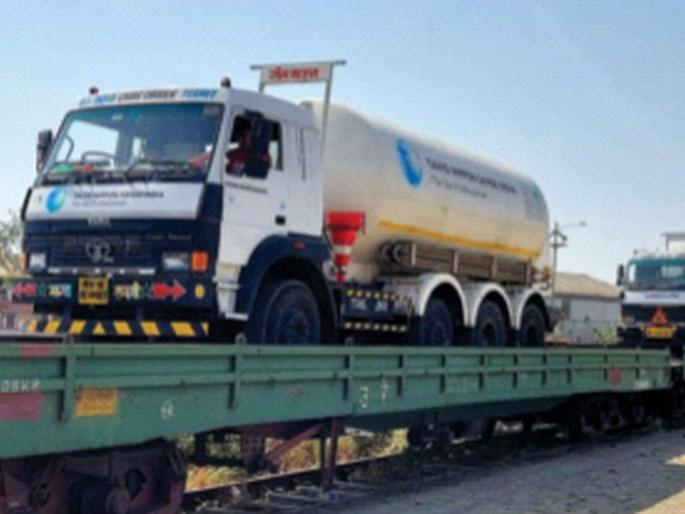 Cruel politics of the Center! detention of the express that went to transport oxygen; Arvind Sawant's allegation | CoronaVirus: केंद्राचे क्रूर राजकारण! ऑक्सिजन आणण्यास गेलेल्या एक्स्प्रेसचा खोळंबा; अरविंद सावंतांचा आरोप Cruel politics of the Center! detention of the express that went to transport oxygen; Arvind Sawant's allegation | CoronaVirus: केंद्राचे क्रूर राजकारण! ऑक्सिजन आणण्यास गेलेल्या एक्स्प्रेसचा खोळंबा; अरविंद सावंतांचा आरोप