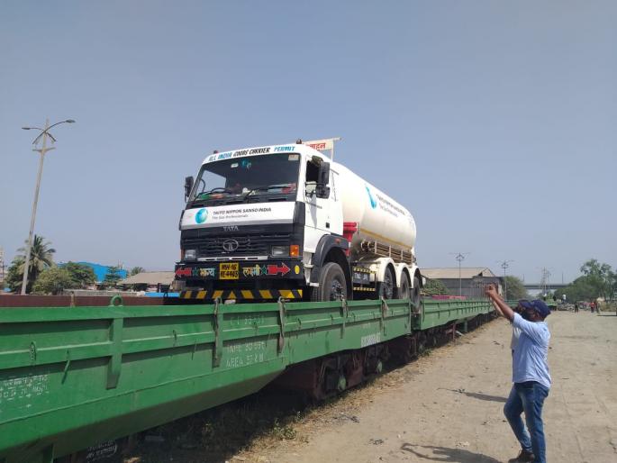 Oxygen tanker now has ambulance status | ऑक्सिजन टँकरला आता रुग्णवाहिकेचा दर्जा Oxygen tanker now has ambulance status | ऑक्सिजन टँकरला आता रुग्णवाहिकेचा दर्जा