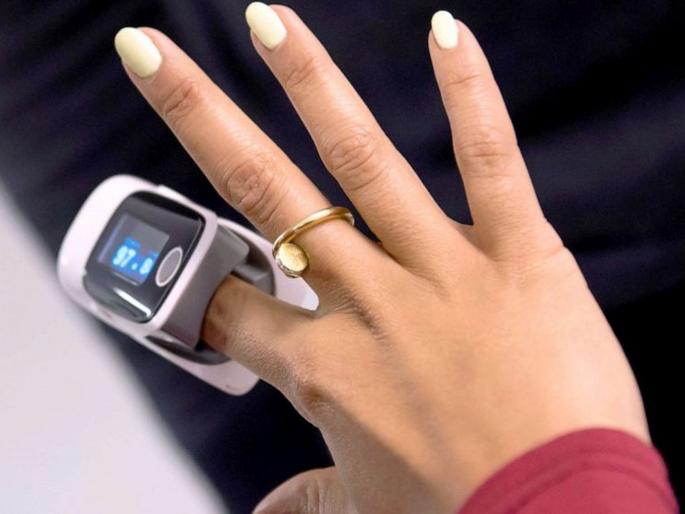 CoronaVirus Fear of infection of corona through oximeter | CoronaVirus News: ऑक्सिमीटरमार्फत कोरोनाच्या प्रसाराची भीती CoronaVirus Fear of infection of corona through oximeter | CoronaVirus News: ऑक्सिमीटरमार्फत कोरोनाच्या प्रसाराची भीती
