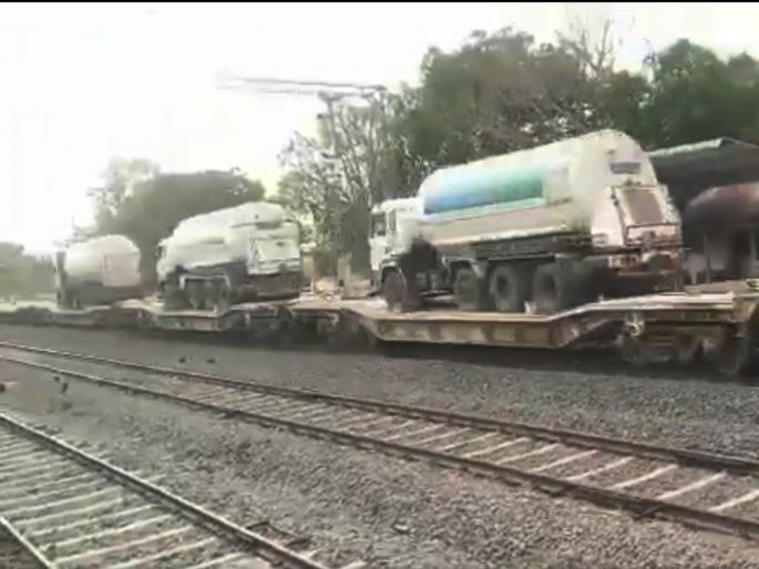 oxygen shortage oxygen express departed from hapa gujarat to maharashtra | Oxygen Shortage: दिलासा! गुजरातमधून महाराष्ट्रासाठी ऑक्सिजन एक्स्प्रेस निघाली; गोयल यांचे ट्विट oxygen shortage oxygen express departed from hapa gujarat to maharashtra | Oxygen Shortage: दिलासा! गुजरातमधून महाराष्ट्रासाठी ऑक्सिजन एक्स्प्रेस निघाली; गोयल यांचे ट्विट