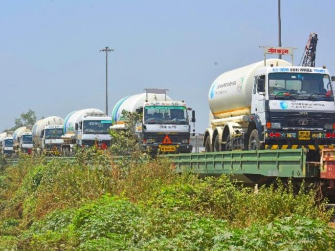 oxygen express arrived at rinl visakhapatnam site to get liquid medical oxygen for maharashtra | Oxygen Express: दिलासा! ऑक्सिजन एक्स्प्रेस विशाखापट्टनमला पोहोचली; लवकरच महाराष्ट्रात परतणार oxygen express arrived at rinl visakhapatnam site to get liquid medical oxygen for maharashtra | Oxygen Express: दिलासा! ऑक्सिजन एक्स्प्रेस विशाखापट्टनमला पोहोचली; लवकरच महाराष्ट्रात परतणार
