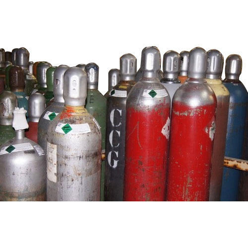 Industrial Oxygen to Patients; Life-threatening treatment at a private hospital in Murbad | रुग्णांना चक्क इंडस्ट्रियल ऑक्सिजन; मुरबाडच्या खाजगी हॉस्पिटलमध्ये जीवघेणे उपचार