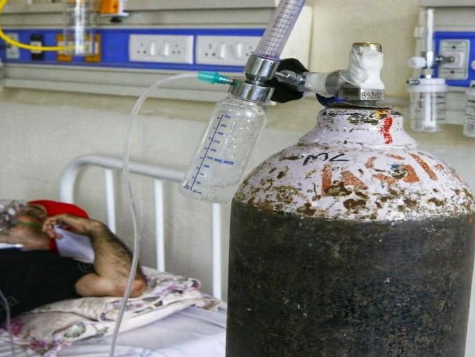Oxygen Shortage: 3 patients died due to lack of oxygen; Vedant hospital denied the relatives' allegations | Oxygen Shortage: ऑक्सिजन न मिळाल्याने ठाण्यात ४ रुग्ण दगावले; नातेवाईकांचा आरोप हॉस्पिटलने फेटाळला
