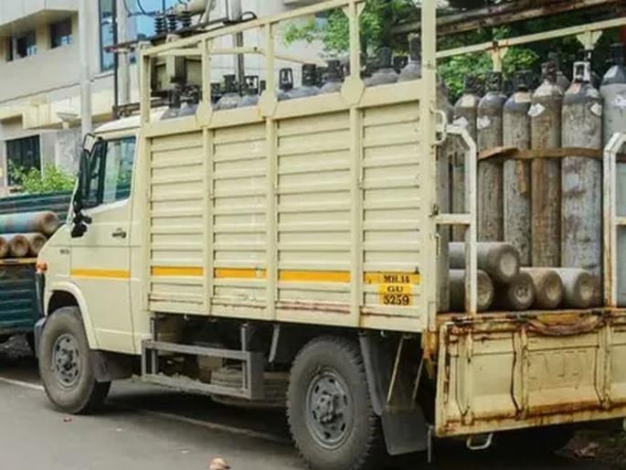 Beware, oxygen-carrying vehicle got status ofambulance; New rules apply in the state | खबरदार, ऑक्सिजन वाहून नेणाऱ्या वाहनास रस्ता दिला नाही तर; राज्यात नवा नियम लागू Beware, oxygen-carrying vehicle got status ofambulance; New rules apply in the state | खबरदार, ऑक्सिजन वाहून नेणाऱ्या वाहनास रस्ता दिला नाही तर; राज्यात नवा नियम लागू