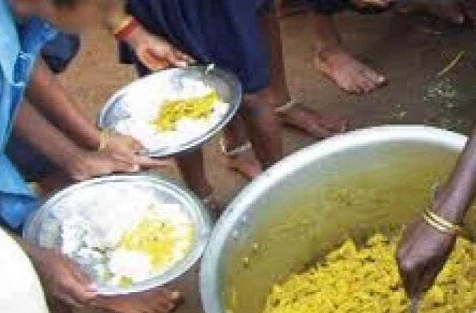 Rice distribution of school nutrition food did not get a muhurt | शालेय पोषण आहाराच्या तांदूळ वितरणाला मुहूर्त मिळेना! Rice distribution of school nutrition food did not get a muhurt | शालेय पोषण आहाराच्या तांदूळ वितरणाला मुहूर्त मिळेना!