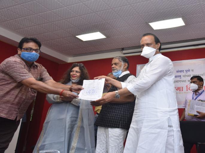 Good news for behind-the - scenes artists! 'This' assurance from the Deputy Chief Minister | पडद्यामागच्या कलाकारांसाठी उपमुख्यमंत्र्यांकडून दिलासा; राष्ट्रवादी काँग्रेसतर्फे ५ लाखांचा विमा Good news for behind-the - scenes artists! 'This' assurance from the Deputy Chief Minister | पडद्यामागच्या कलाकारांसाठी उपमुख्यमंत्र्यांकडून दिलासा; राष्ट्रवादी काँग्रेसतर्फे ५ लाखांचा विमा