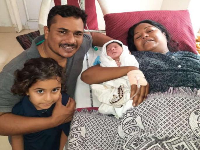 Salute to Women Warriors! Female police on duty till baby is born | वुमेन वाॅरियर्सला सॅल्यूट! बाळाला जन्म देईपर्यंत महिला पोलीस ‘ऑन ड्यूटी’ Salute to Women Warriors! Female police on duty till baby is born | वुमेन वाॅरियर्सला सॅल्यूट! बाळाला जन्म देईपर्यंत महिला पोलीस ‘ऑन ड्यूटी’