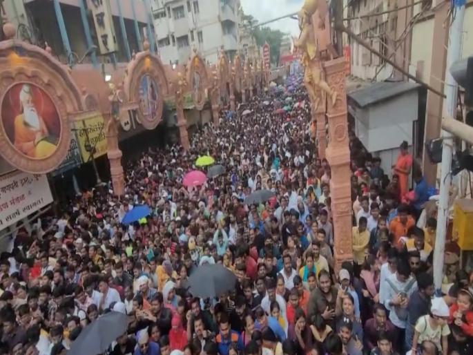 Alcohol closed for 10 days during Ganeshotsav Demand for Ganesha Mandals in Pune Police Commissioner will decide | Pune Ganeshotsav: गणेशोत्सवात १० दिवस दारू बंद; पुण्यातील गणेश मंडळांची मागणी, पोलीस आयुक्त निर्णय घेणार Alcohol closed for 10 days during Ganeshotsav Demand for Ganesha Mandals in Pune Police Commissioner will decide | Pune Ganeshotsav: गणेशोत्सवात १० दिवस दारू बंद; पुण्यातील गणेश मंडळांची मागणी, पोलीस आयुक्त निर्णय घेणार