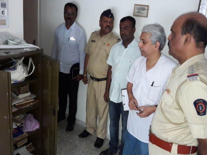 The house on the Bhandarkar road, pune of P. L. Deshpande was break by thieves | चोरट्यांनी फोडले पु. ल. देशपांडे यांचे भांडारकर रस्त्यावरील निवासस्थान The house on the Bhandarkar road, pune of P. L. Deshpande was break by thieves | चोरट्यांनी फोडले पु. ल. देशपांडे यांचे भांडारकर रस्त्यावरील निवासस्थान