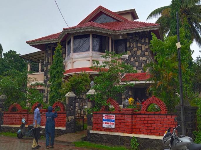 Robbery at doctor's bungalow in Lonavla | लोणावळ्यातील डाॅक्टरच्या बंगल्यावर दरोडा; पती आणि पत्नीचे हात पाय बांधून लुटले ६७ लाख Robbery at doctor's bungalow in Lonavla | लोणावळ्यातील डाॅक्टरच्या बंगल्यावर दरोडा; पती आणि पत्नीचे हात पाय बांधून लुटले ६७ लाख