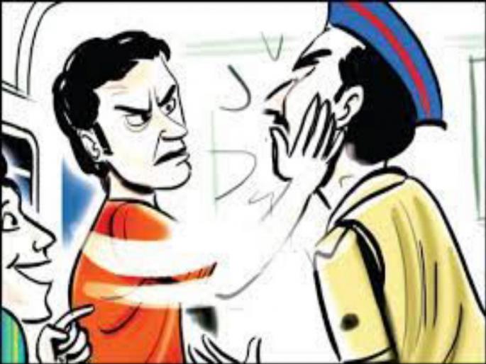 In Pimpri, a policeman was beaten up and a driver was arrested | पिंपरीत विनामास्कची कारवाई करणाऱ्या पोलिसालाच मारहाण, एका वाहनचालकास अटक In Pimpri, a policeman was beaten up and a driver was arrested | पिंपरीत विनामास्कची कारवाई करणाऱ्या पोलिसालाच मारहाण, एका वाहनचालकास अटक