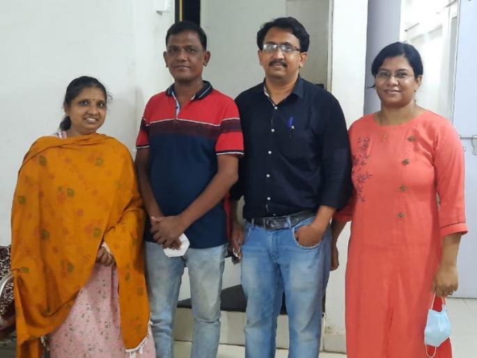 Successful surgery of a Mumbai woman in Purandar taluka and 25th wedding anniversary was celebrated at the hospital | मुंबईच्या महिलेची पुरंदर तालुक्यात यशस्वी शस्त्रक्रिया; पोटातून काढली सात किलोची गाठ, रुग्णालयातच लग्नाचा २५ वा वाढदिवस साजरा Successful surgery of a Mumbai woman in Purandar taluka and 25th wedding anniversary was celebrated at the hospital | मुंबईच्या महिलेची पुरंदर तालुक्यात यशस्वी शस्त्रक्रिया; पोटातून काढली सात किलोची गाठ, रुग्णालयातच लग्नाचा २५ वा वाढदिवस साजरा