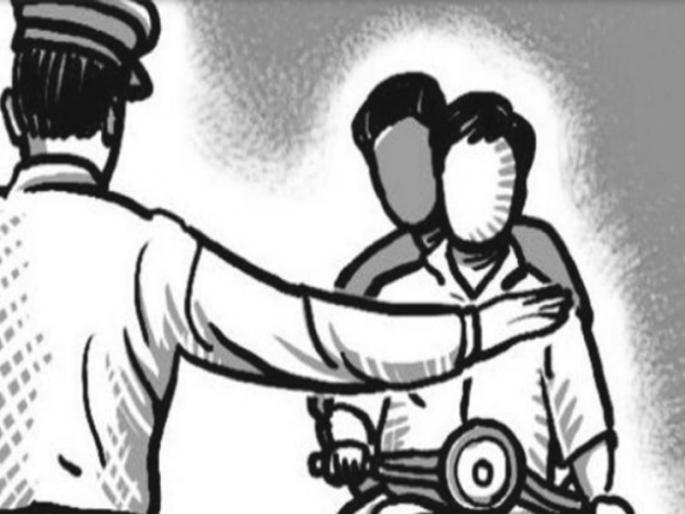 Pimpri Corona rules trampled! Police take action against 298 people walking around without masks | पिंपरीत कोरोना नियमांची पायमल्ली! विनामास्क फिरणाऱ्या २९८ जणांवर पोलिसांकडून कारवाई Pimpri Corona rules trampled! Police take action against 298 people walking around without masks | पिंपरीत कोरोना नियमांची पायमल्ली! विनामास्क फिरणाऱ्या २९८ जणांवर पोलिसांकडून कारवाई