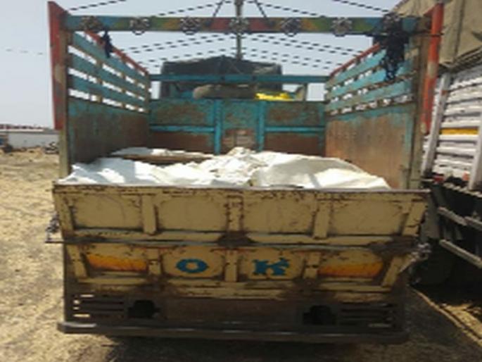 Tempered tempo seized near Garitabari | मांस नेणारा टेम्पो गरताडबारीजवळ जप्त Tempered tempo seized near Garitabari | मांस नेणारा टेम्पो गरताडबारीजवळ जप्त