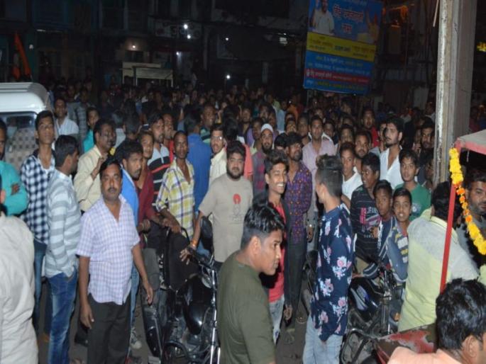 The woman was killed in a lodge in Dhule Dhule | धुळ्यात लॉजमध्ये गळा चिरुन महिलेची हत्या